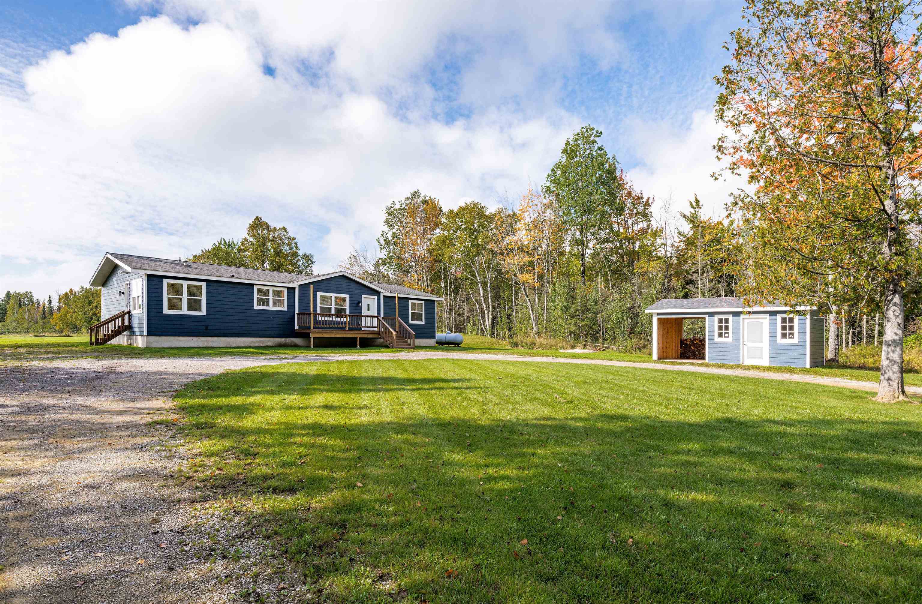 3126 Beyer Road Duluth, MN 55804 - Photo 4 of 22 View of front facade with an outdoor structure and a front yard, and storage building.
