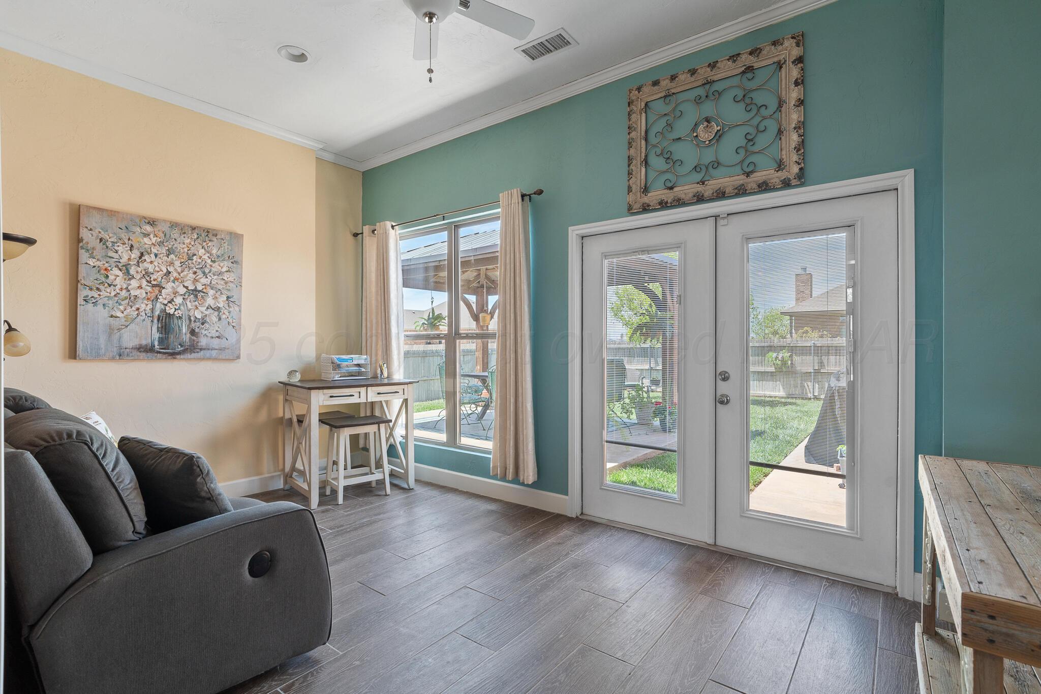7116 Sinclair Street Amarillo, TX 79119 - Photo 9 of 23 a living room with furniture and a window