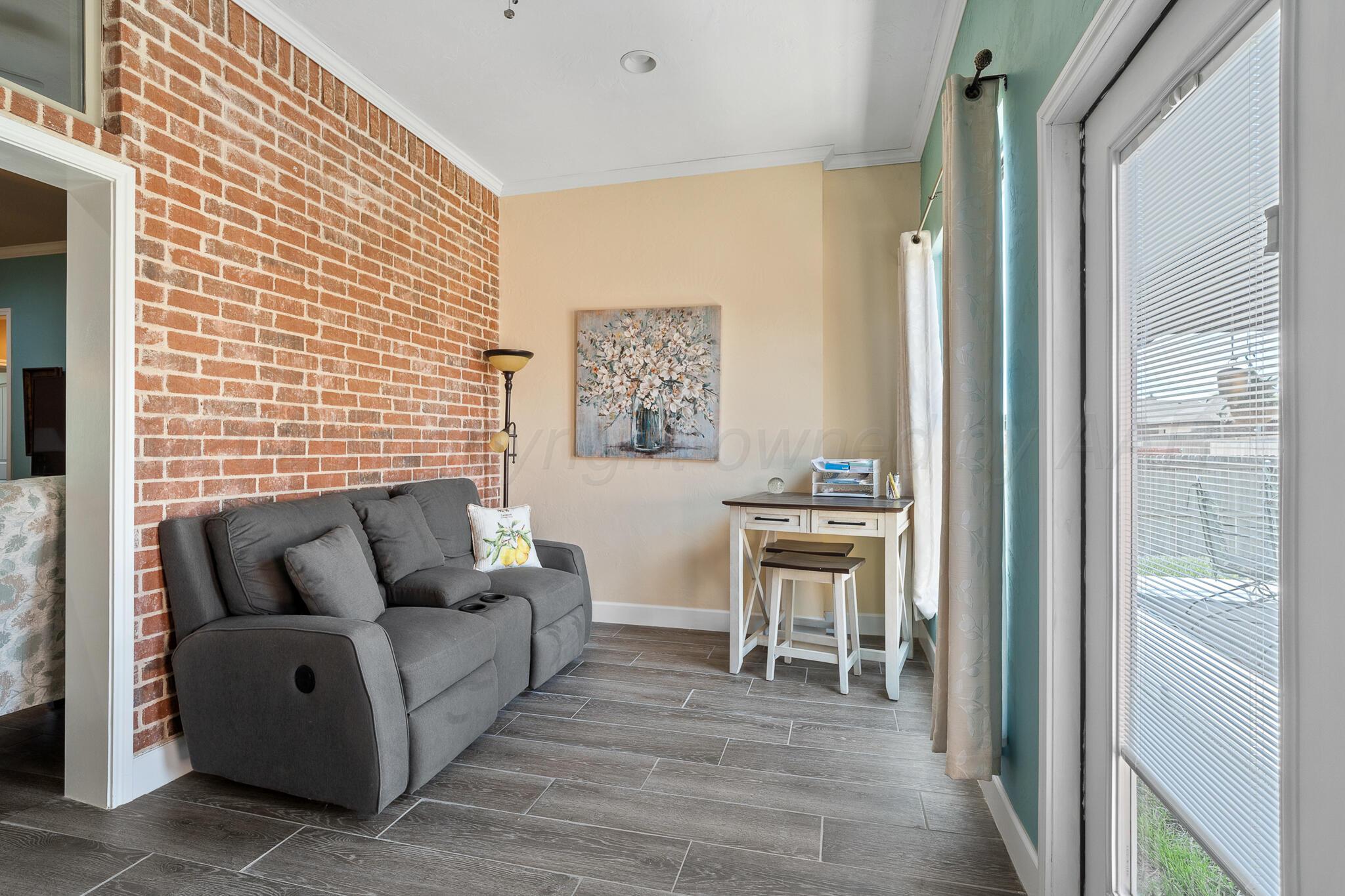 7116 Sinclair Street Amarillo, TX 79119 - Photo 10 of 23 a living room with furniture and a window