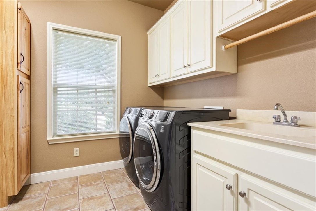 551 Bottoms East Road Temple, TX 76501 - Photo 33 of 44 a utility room with dryer and washer