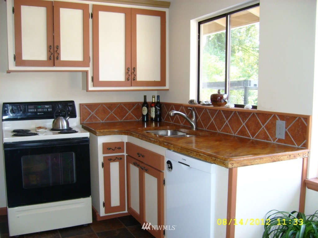 3325 Northeast 9th Street Renton, WA 98056 - Photo 2 of 6