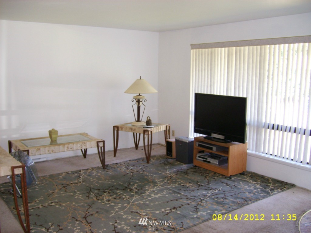 3325 Northeast 9th Street Renton, WA 98056 - Photo 4 of 6