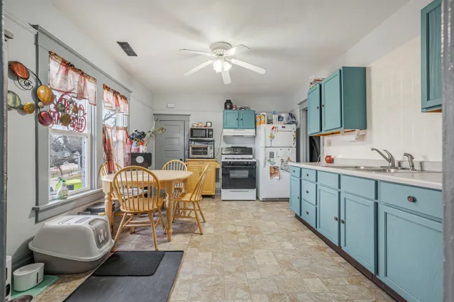 $219,900 | 717 West South Park Avenue, Oshkosh, WI 54902