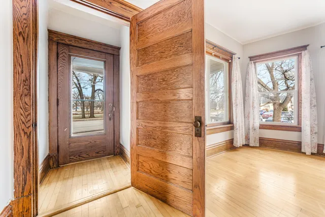 $219,900 | 717 West South Park Avenue, Oshkosh, WI 54902