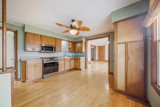 $219,900 | 717 West South Park Avenue, Oshkosh, WI 54902