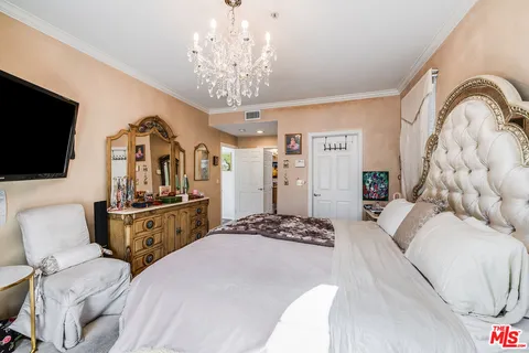 $799,000 | 12407 Moorpark Street, Unit 106, Studio City, CA 91604