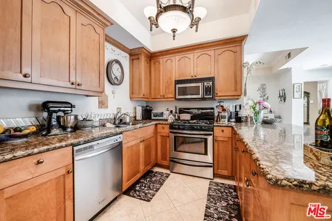 $799,000 | 12407 Moorpark Street, Unit 106, Studio City, CA 91604