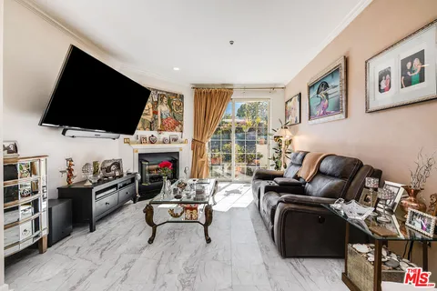 $799,000 | 12407 Moorpark Street, Unit 106, Studio City, CA 91604