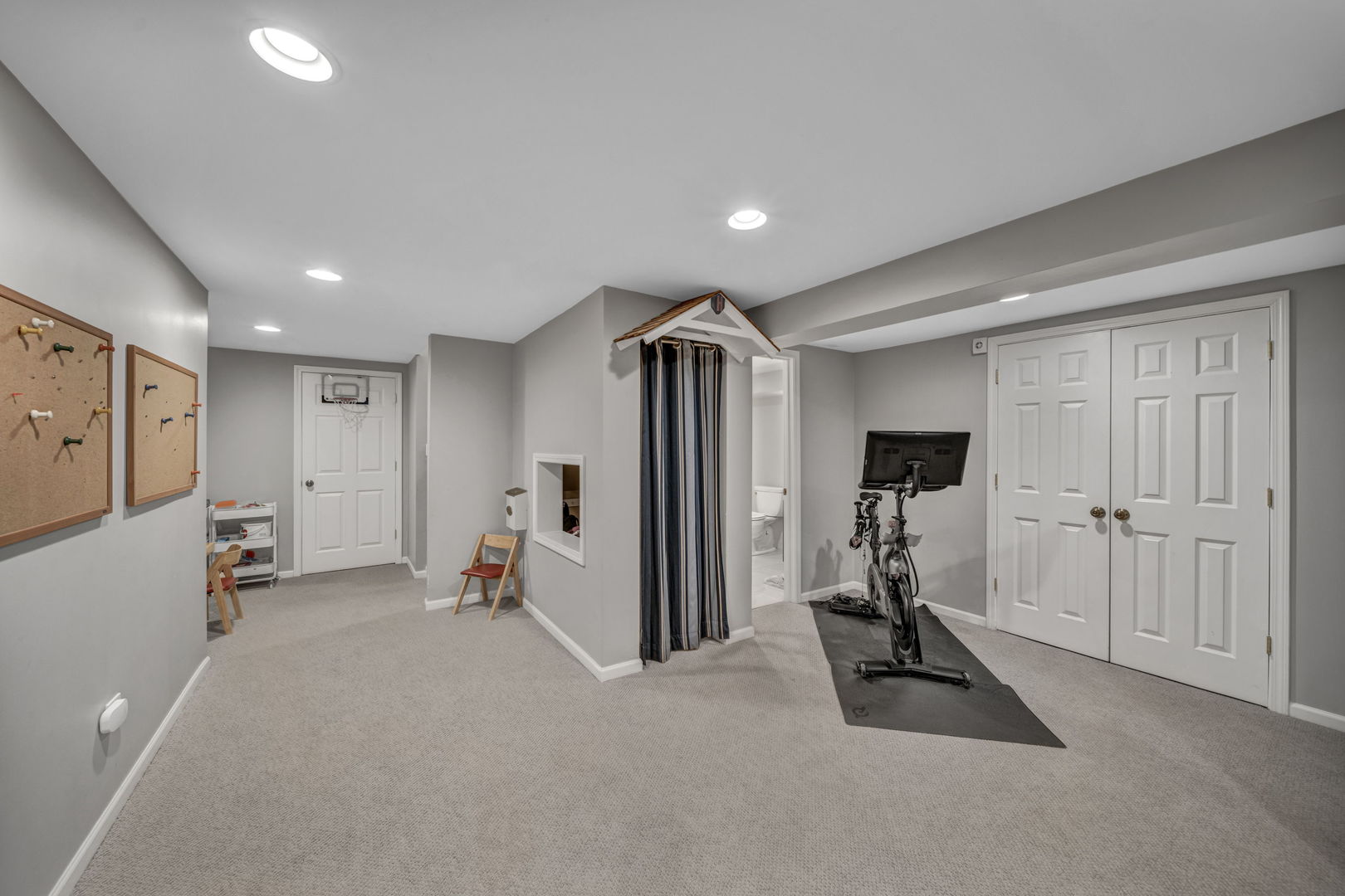 1810 Wagner Road Glenview, IL 60025 - Photo 23 of 32 a view of a room with gym equipment