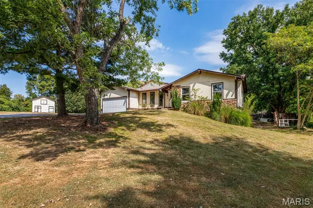 $319,900 | 6 Walnut Park Drive, Cedar Hill, MO 63016