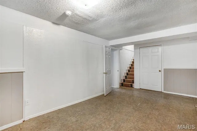 $319,900 | 6 Walnut Park Drive, Cedar Hill, MO 63016