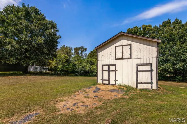 $319,900 | 6 Walnut Park Drive, Cedar Hill, MO 63016