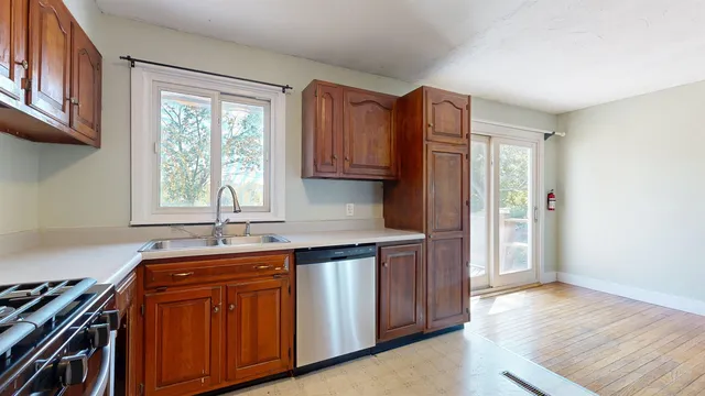 $374,500 | 8 Hillside Acrs, Vergennes, VT 05491