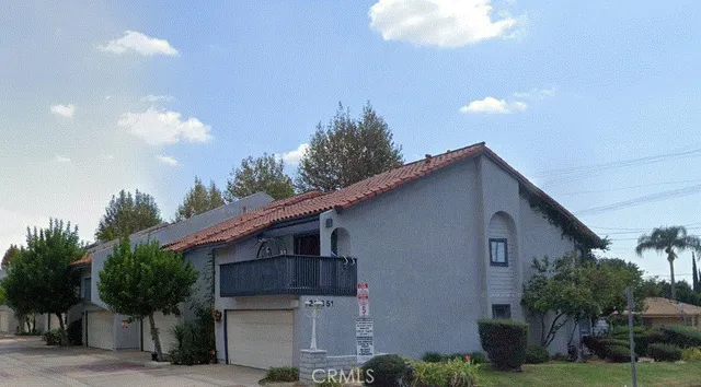 a view of a house with a yard and plants