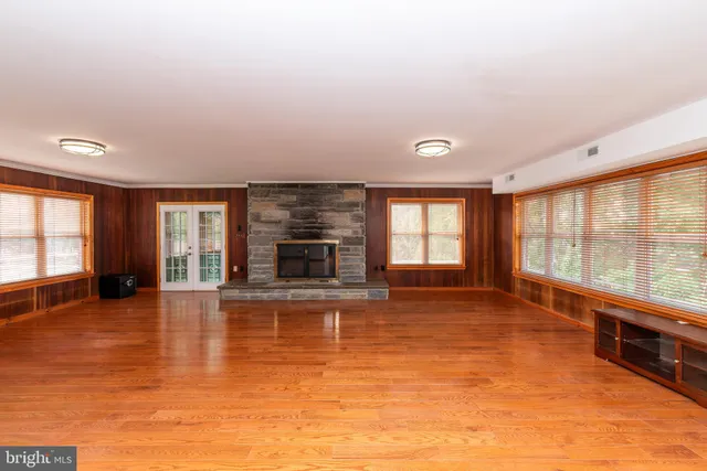 $465,000 | 306 South East Avenue, Vineland, NJ 08360