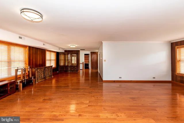 $465,000 | 306 South East Avenue, Vineland, NJ 08360