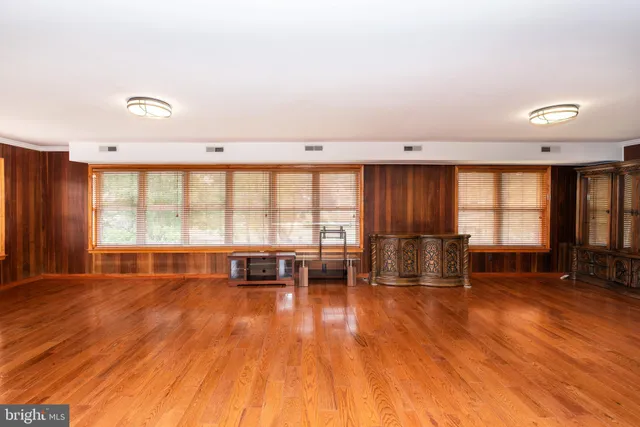 $465,000 | 306 South East Avenue, Vineland, NJ 08360