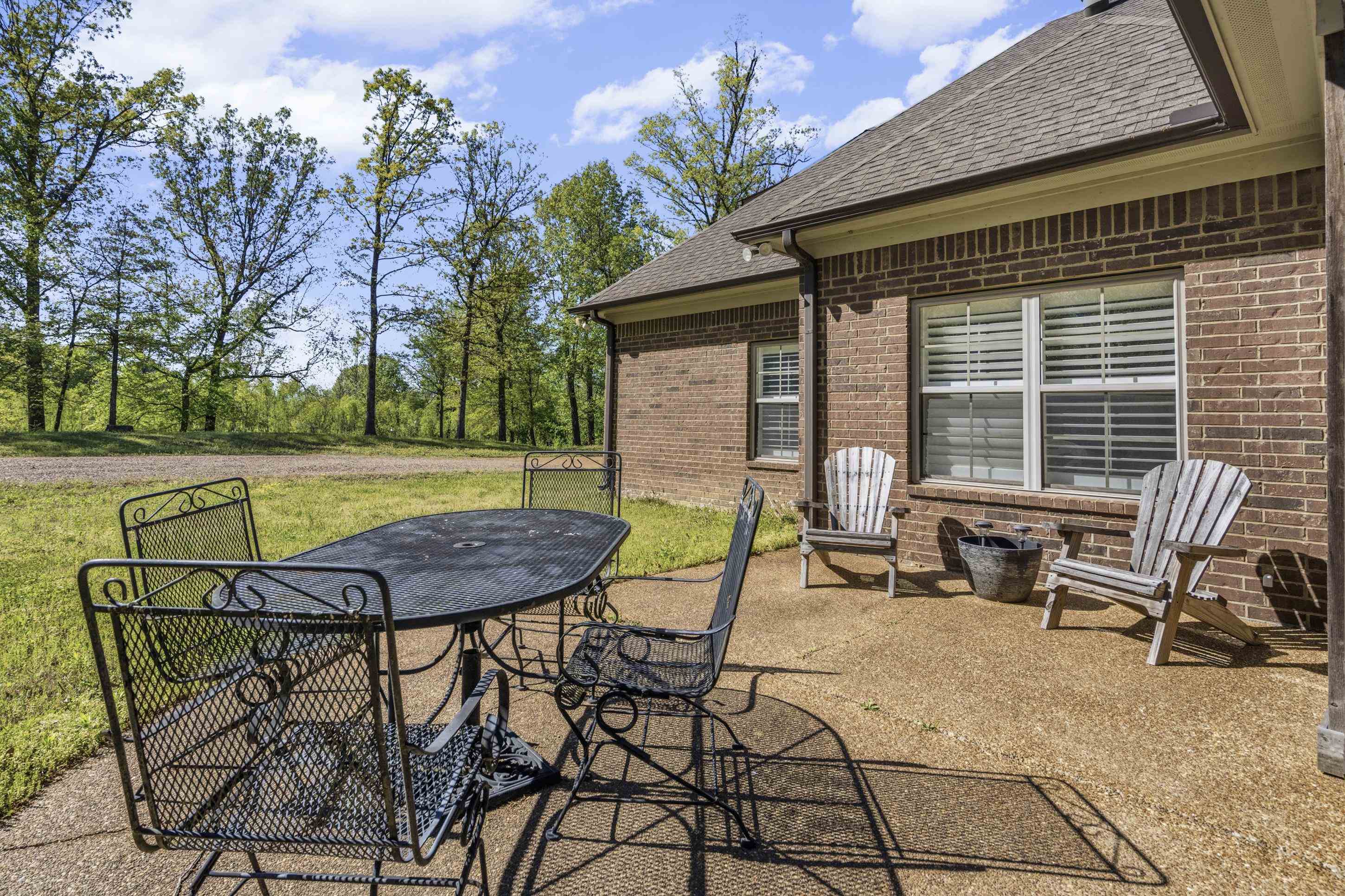1795 Gaines Road Hernando, MS 38632 - Photo 32 of 40 a view of a chairs and table in the patio