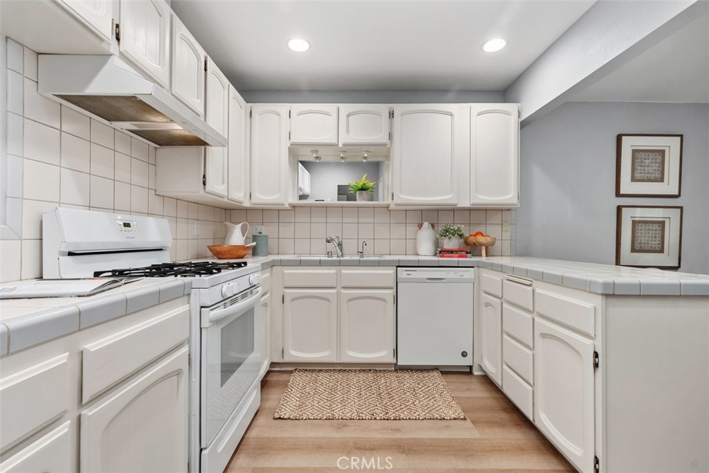 12300 Montecito Road, Unit 39 Seal Beach, CA 90740 - Photo 18 of 41 Kitchen