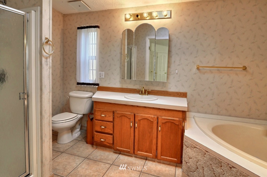 3751 Southwest Lake Helena Road Port Orchard, WA 98367 - Photo 11 of 25 Gallery Image 11