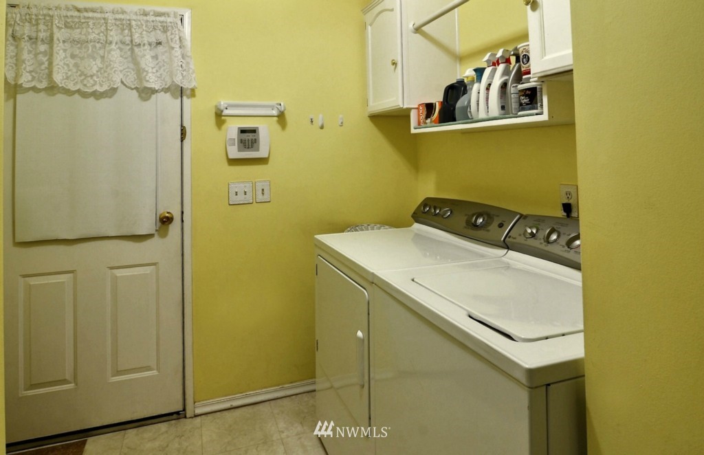 3751 Southwest Lake Helena Road Port Orchard, WA 98367 - Photo 16 of 25 Gallery Image 16