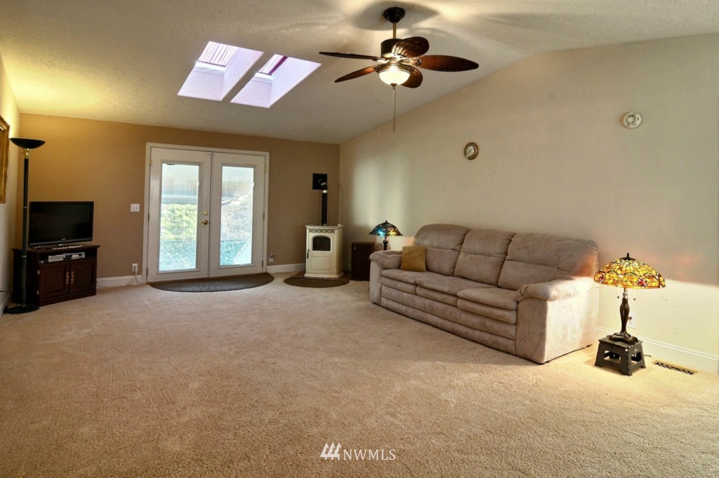 3751 Southwest Lake Helena Road Port Orchard, WA 98367 - Photo 3 of 25 Gallery Image 3