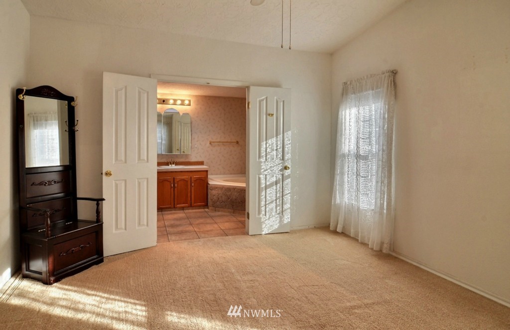 3751 Southwest Lake Helena Road Port Orchard, WA 98367 - Photo 9 of 25 Gallery Image 9