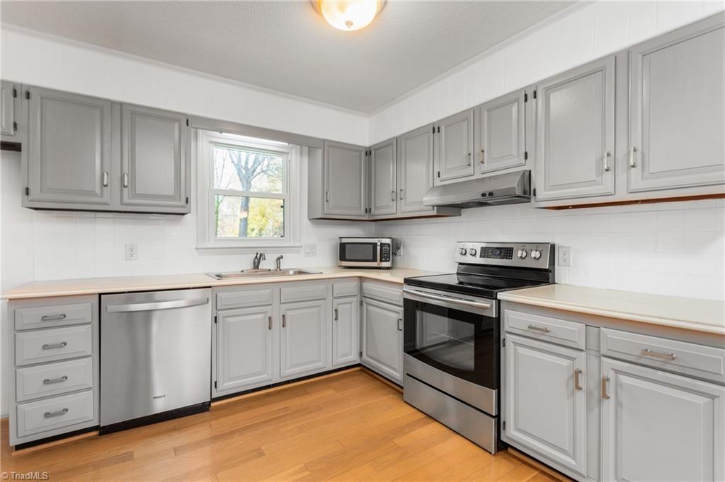 709 Skeet Club Road High Point, NC 27265 - Photo 11 of 32