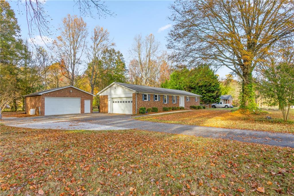 709 Skeet Club Road High Point, NC 27265 - Photo 2 of 32