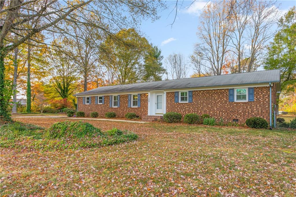 709 Skeet Club Road High Point, NC 27265 - Photo 4 of 32