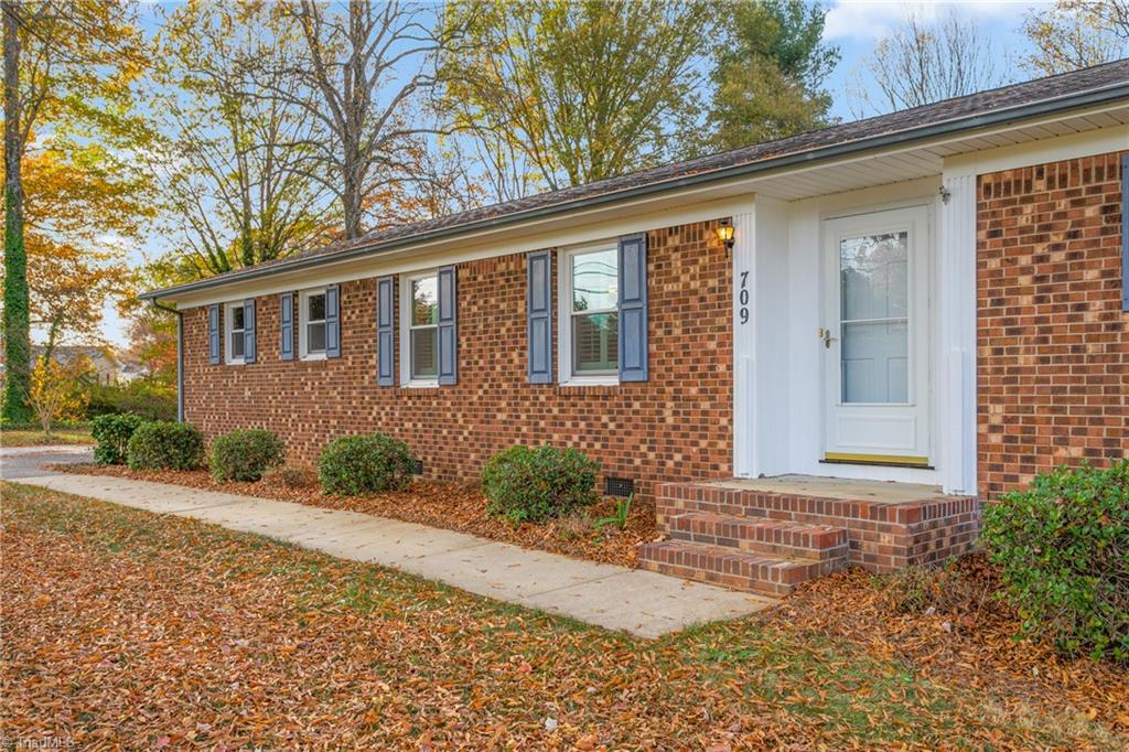 709 Skeet Club Road High Point, NC 27265 - Photo 5 of 32