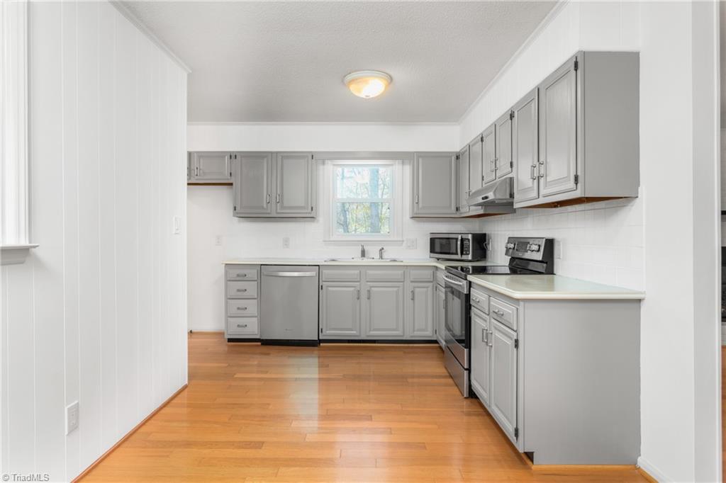 709 Skeet Club Road High Point, NC 27265 - Photo 9 of 32