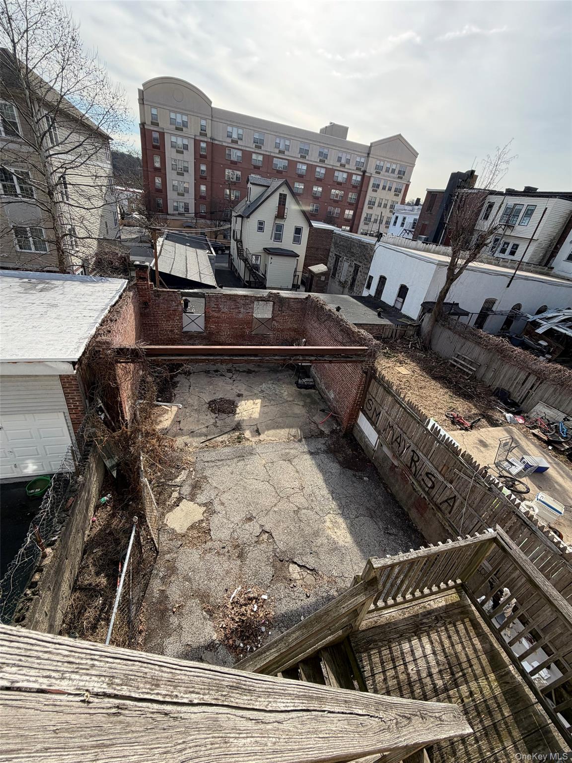 4 Ritters Lane, Unit 1 Yonkers, NY 10703 - Photo 22 of 22 a view of a roof deck