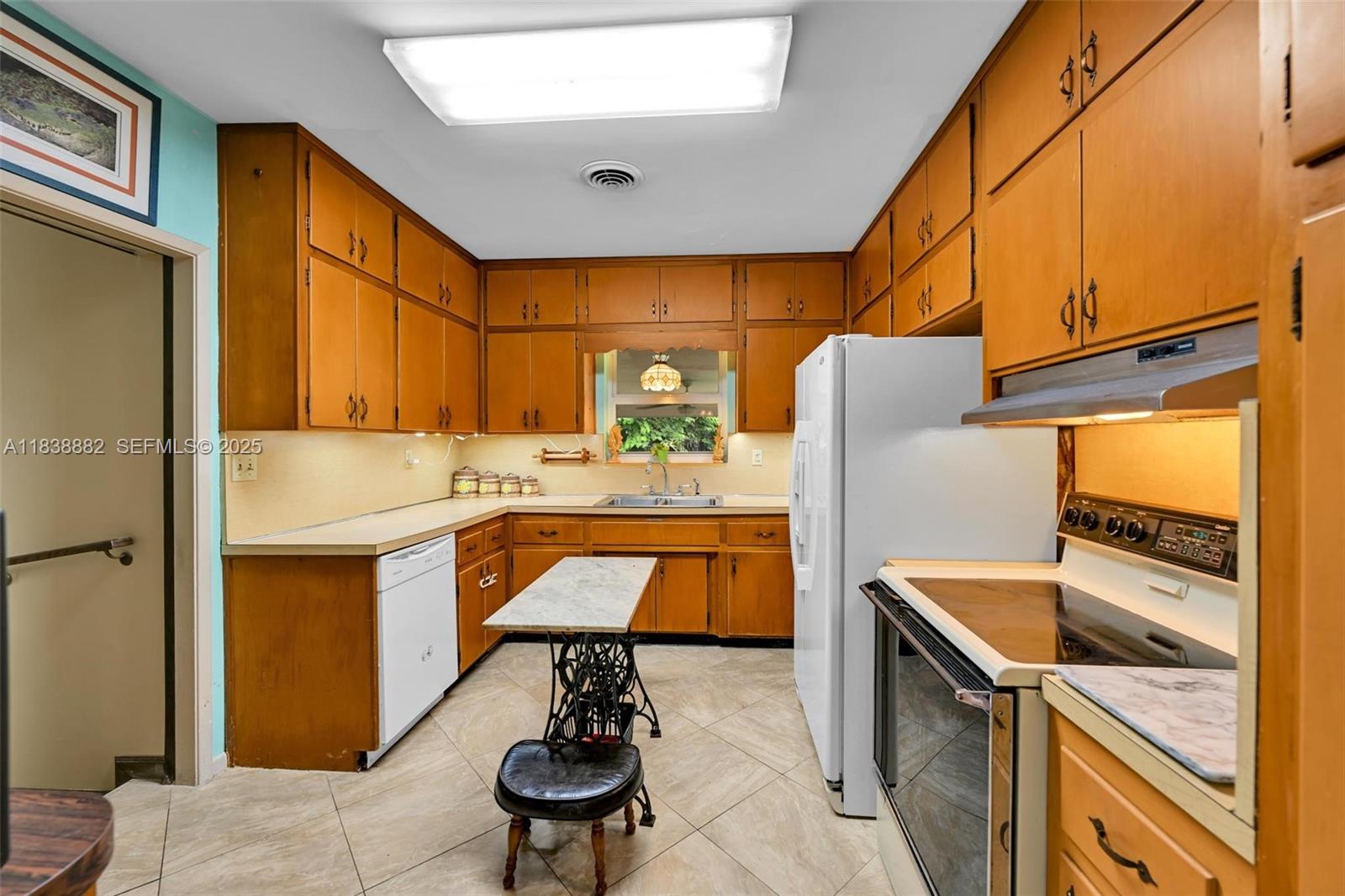 85 Northwest 21st Street Homestead, FL 33030 - Photo 10 of 35