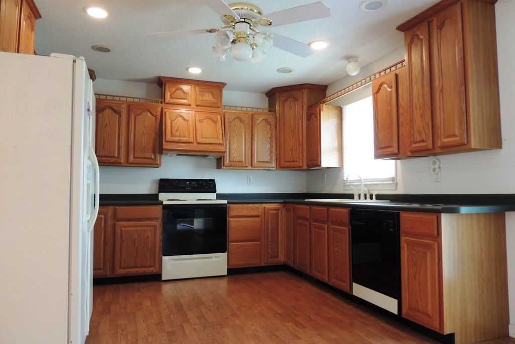 2040 Highway 187 Anderson, SC 29626 - Photo 11 of 29 Great kitchen lay out
