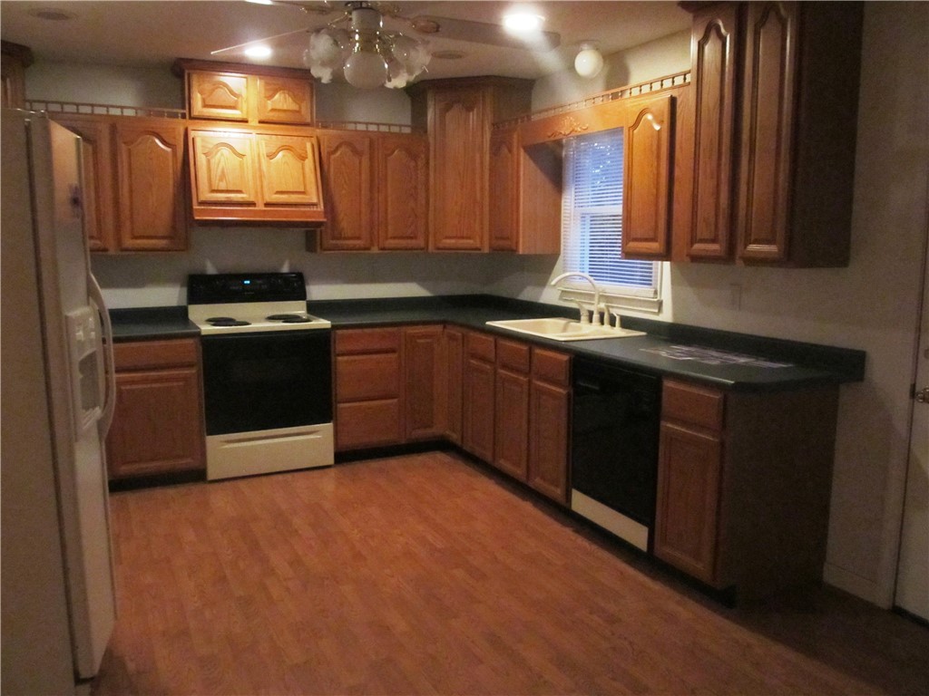2040 Highway 187 Anderson, SC 29626 - Photo 12 of 29 Lovely stained cabinets with lots of countertops