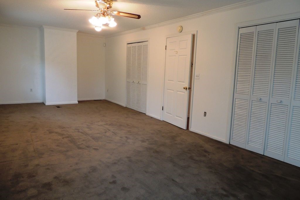 2040 Highway 187 Anderson, SC 29626 - Photo 14 of 29 Huge master bedroom