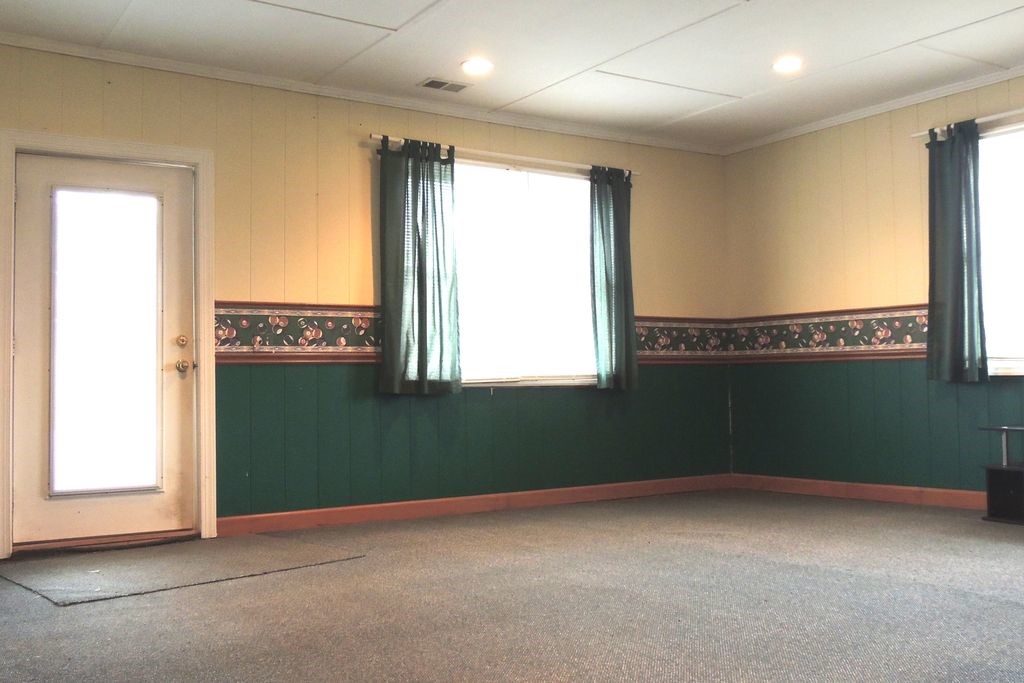 2040 Highway 187 Anderson, SC 29626 - Photo 21 of 29 20' x 20' recreation room