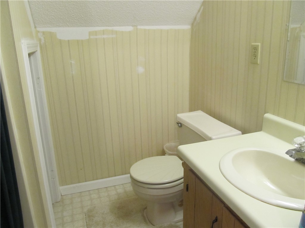 2040 Highway 187 Anderson, SC 29626 - Photo 25 of 29 Upstairs full bathroom