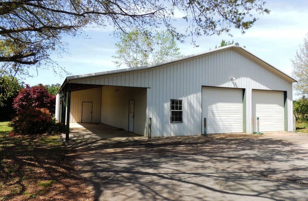 2040 Highway 187 Anderson, SC 29626 - Photo 4 of 29 Fabulous 40' x 60' workshop