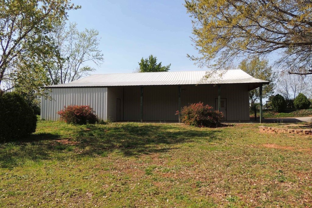 2040 Highway 187 Anderson, SC 29626 - Photo 5 of 29 Covered attached area perfect for storing your boa