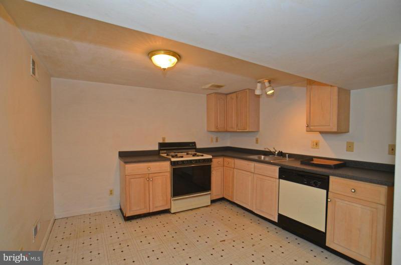 1317 Brixton Road Baltimore, MD 21239 - Photo 11 of 14 Kitchen