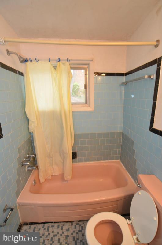 1317 Brixton Road Baltimore, MD 21239 - Photo 5 of 14 Bath