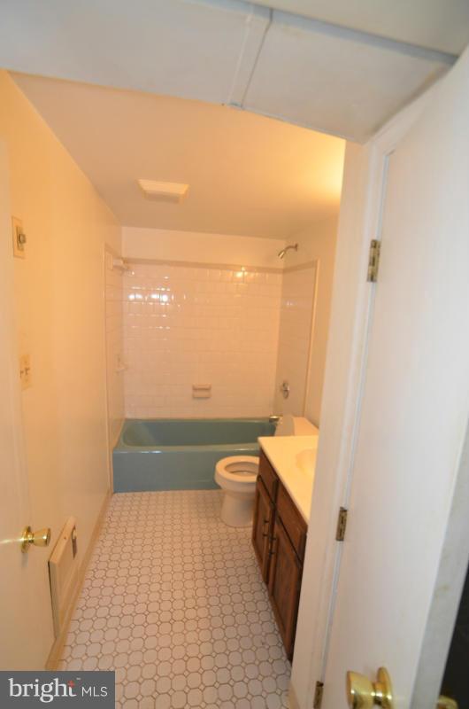 1317 Brixton Road Baltimore, MD 21239 - Photo 6 of 14 Bath