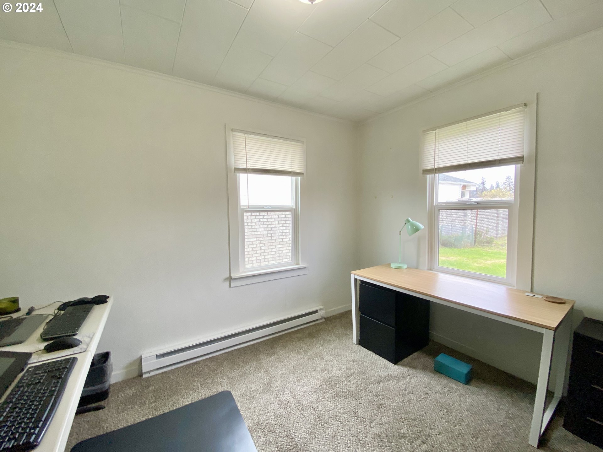 2425 E Street Springfield, OR 97477 - Photo 26 of 36 a room with furniture and window
