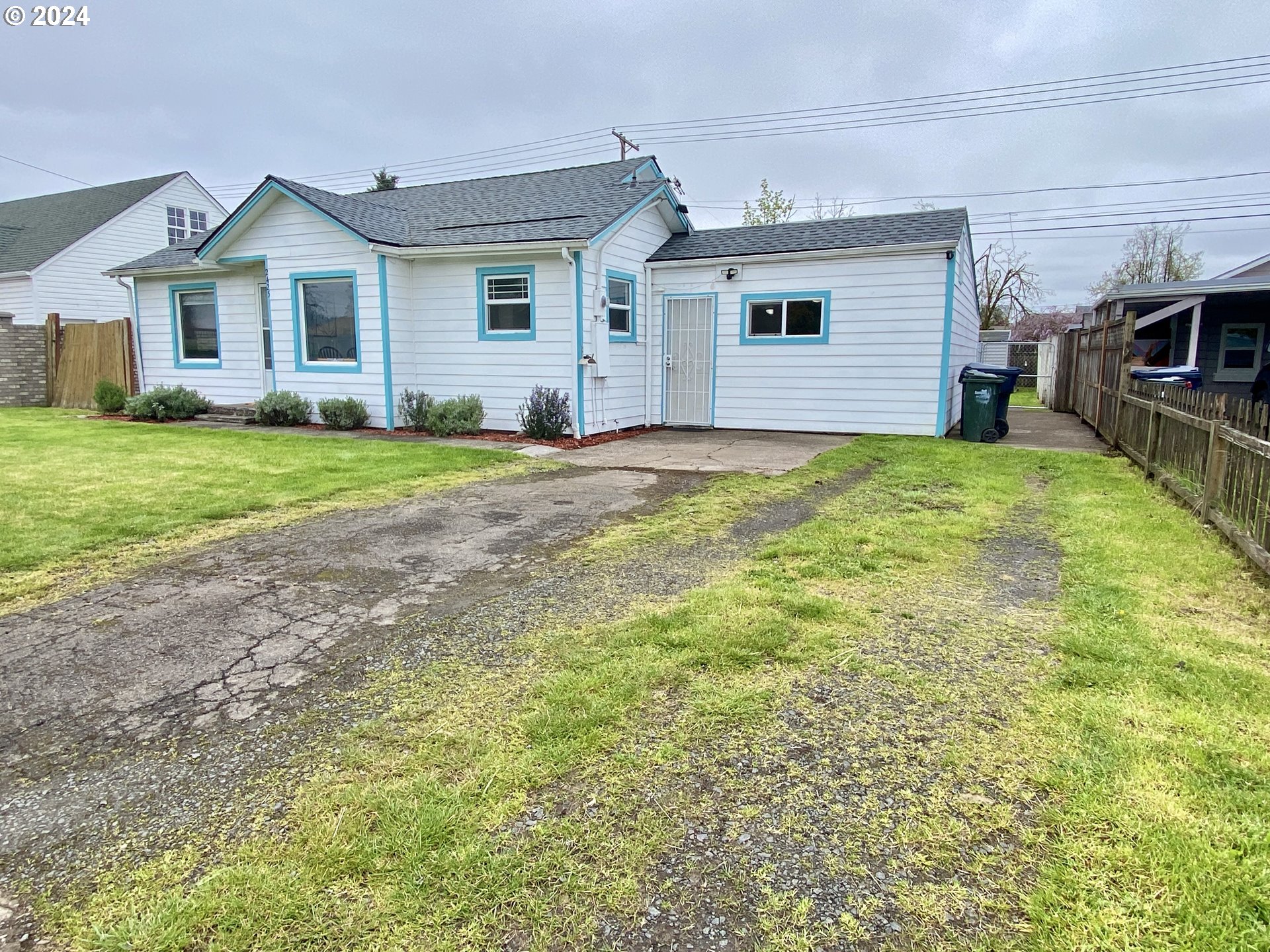 2425 E Street Springfield, OR 97477 - Photo 3 of 36 a view of a backyard of the house