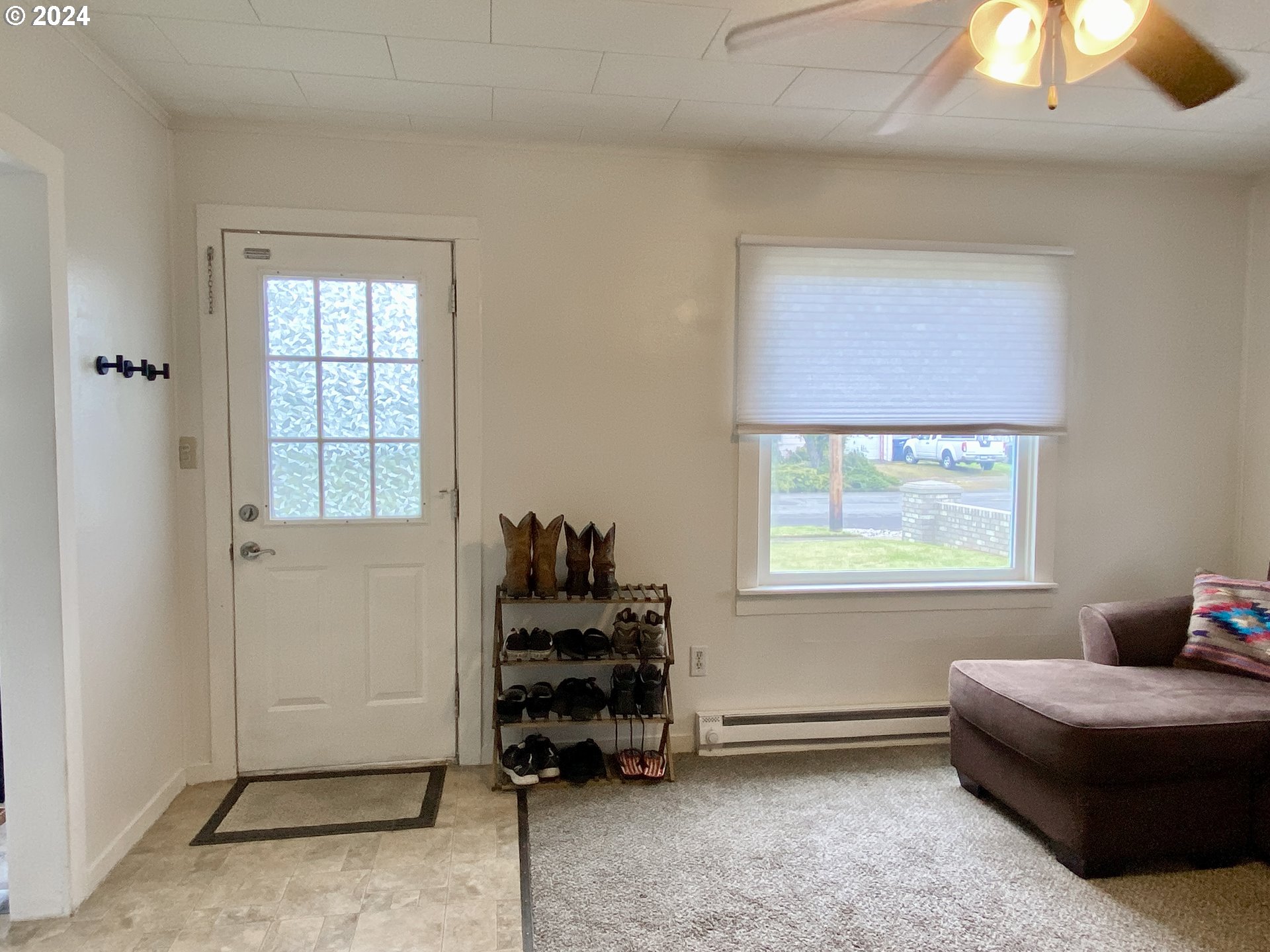 2425 E Street Springfield, OR 97477 - Photo 6 of 36 a living room with furniture and a window