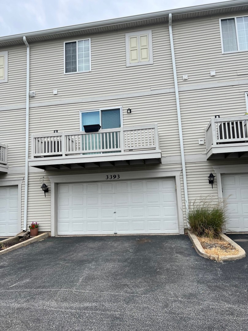 3393 Ravinia Circle Aurora, IL 60504 - Photo 14 of 14 a front view of house