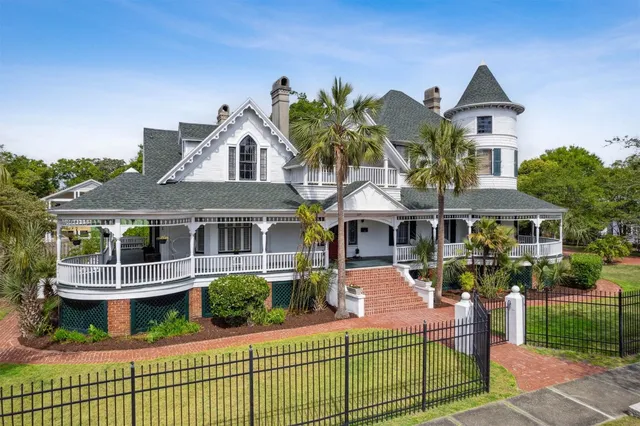 $2,500,000 | 327 South 7th Street, Fernandina Beach, FL 32034