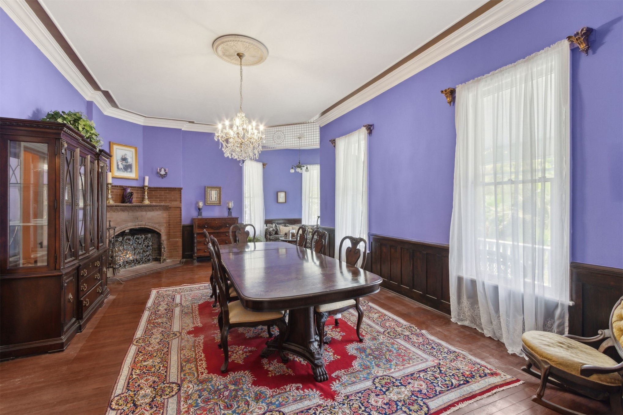 327 South 7th Street Fernandina Beach, FL 32034 - Photo 25 of 71 a dining room with furniture a rug and a chandelier